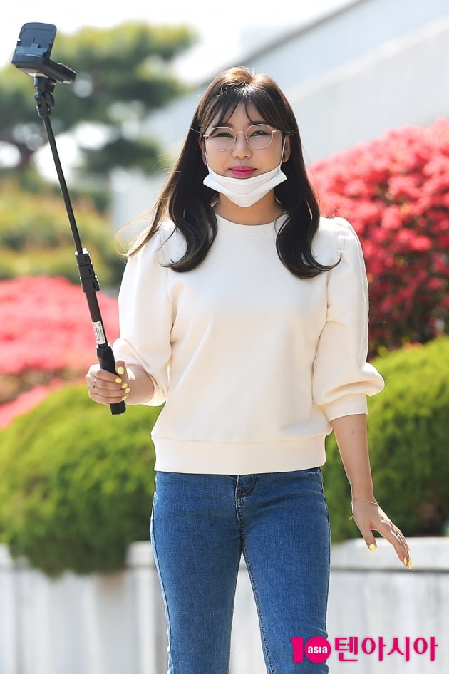 [TEN 포토] 송가인 '셀카봉 들고 밝은 미소'