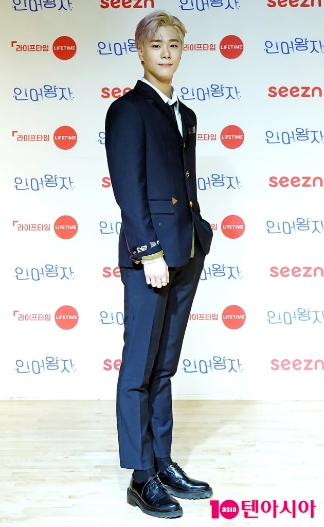 [TEN 포토]'인어왕자' 아스트로 문빈 '완벽한 수트핏'