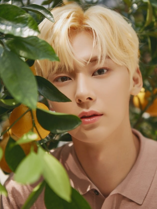 향수 브랜드 조 말론 런던 앰버서더로 선정된 뉴이스트 민현 / 사진제공=플레디스엔터테인먼트