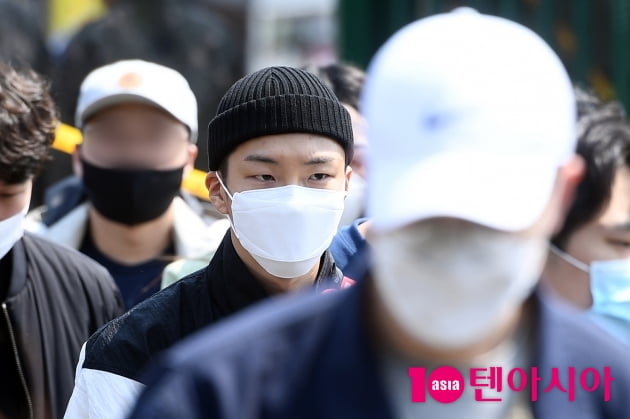 [TEN 포토] 위너 이승훈, '김진우 이어 국방의 의무 다하러'