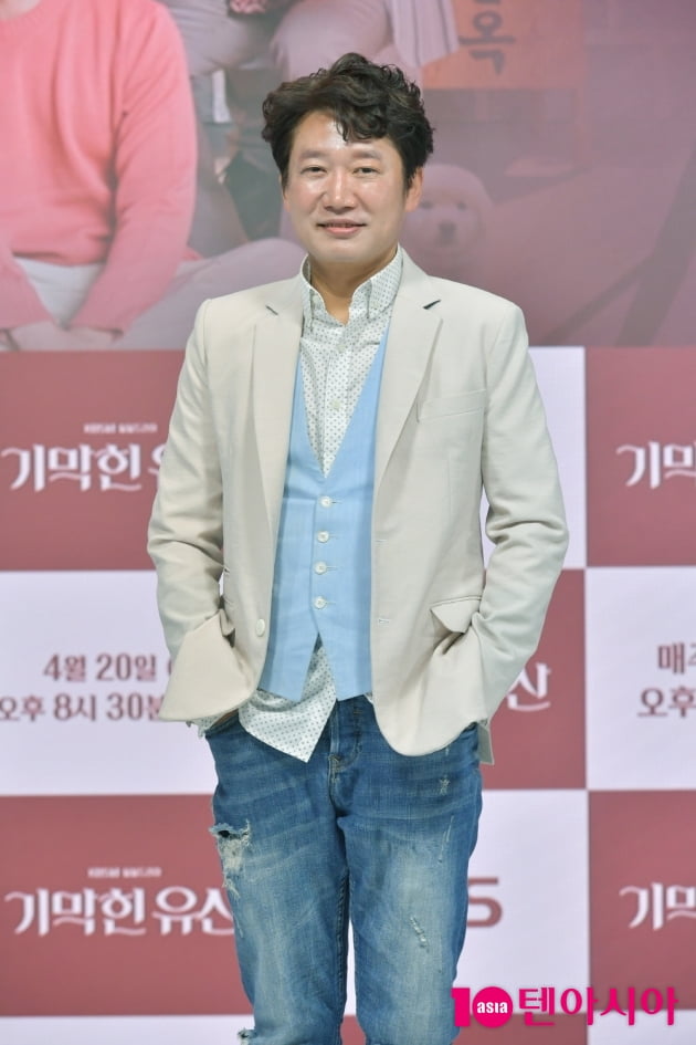 [TEN 포토] '기막힌 유산' 강신조 '청청패션도 완벽하게 소화'