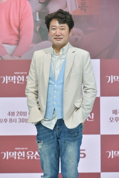 [TEN 포토] '기막힌 유산' 강신조 '청청패션도 완벽하게 소화'