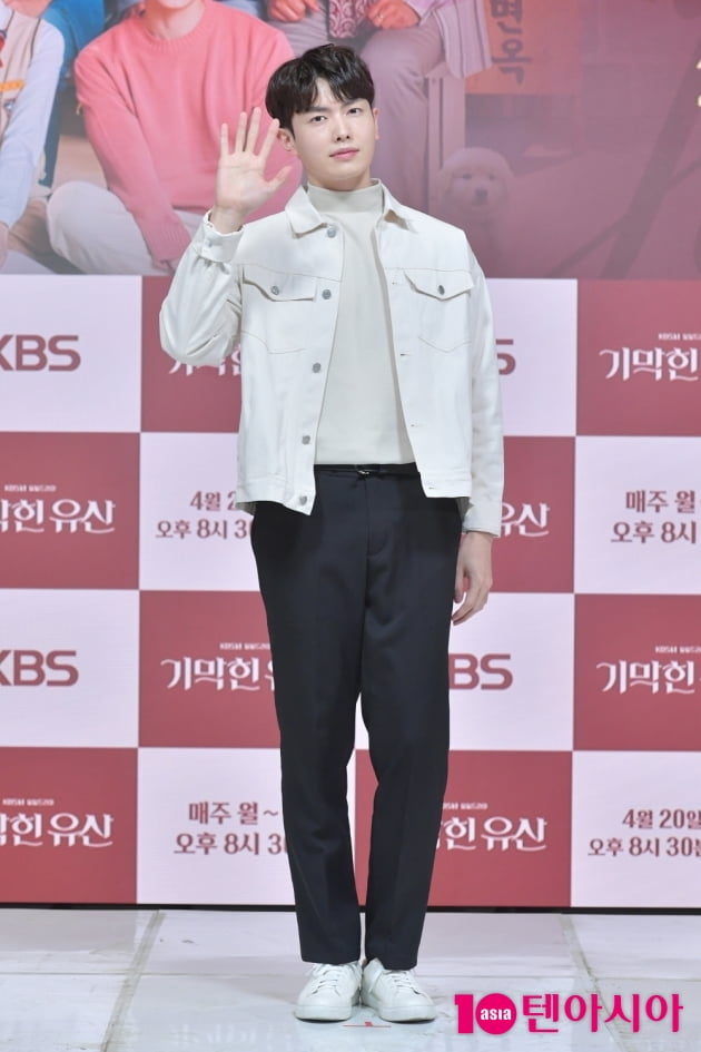 [TEN 포토] '기막힌 유산' 박신우 '떨리는 포토타임'