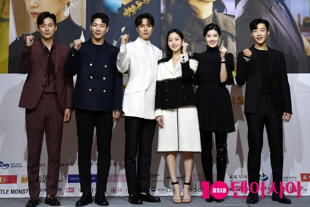 [TEN 포토] 이정진-김경남-이민호-김고은-정은채-우도환 '더 킹의 주역들'