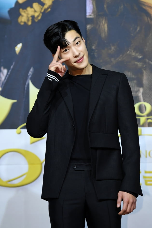 배우 우도환이 16일 오후 온라인 생중계된 '더 킹' 제작발표회에 참석해 포즈를 취하고 있다. /사진제공=SBS