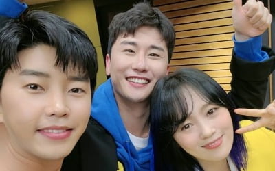 임영웅, 영탁X이수영과 '12시에 만납시다' 인증샷 공개