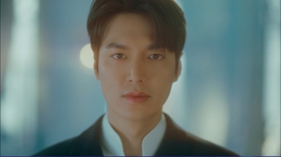 '더 킹' 이민호, 차원 넘어 김고은 '포옹'…첫회부터 시청률 두 자릿수 돌파 [종합]