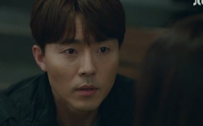 이무생, '부부의 세계' 속 유일한 스윗남…김희애 향한 '직진 사랑'