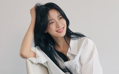 이청아, 봄 감성 담은 스타일…넘치는 세련美 [화보]