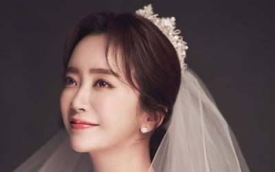 이잎새, 동갑내기 사업가와 26일 결혼…웨딩화보 공개