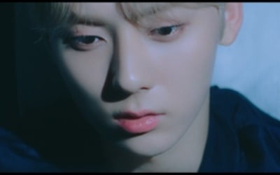 뉴이스트 민현, 감성+치명 '몽환美'…컴백 트레일러 영상 공개