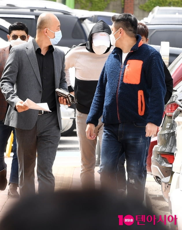 [TEN 포토] 박유천 '신비주의 출석길'