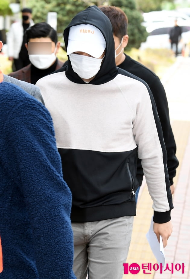 [TEN 포토] 박유천 '바쁘다 바뻐 법원가자'