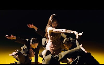 청하, 첫 정규 앨범 선공개곡 '스테이 투나잇' 도입부터 강렬