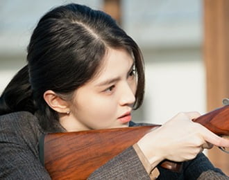 '부부의 세계' 한소희, 장총 들었다…질 수 없는 클레이 사격