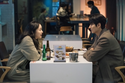 '더 킹' 이민호X김고은, 이제부터 썸 시작?…오붓한 술자리