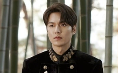 '더 킹' 이민호, 독보적인 카리스마+기품 '백마 탄 황제'