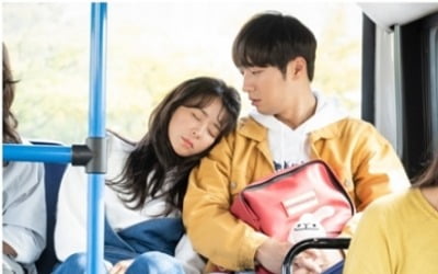 '굿캐스팅' 최강희X이상엽, 멜빵바지 여대생X더벅머리 남고딩 변신