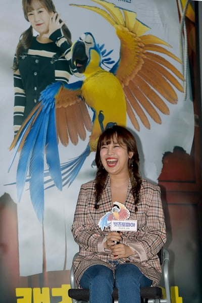 [TEN 포토] '캣츠토피아' 박지현 '앵무새랑 똑같죠?'