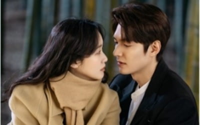 '더 킹' 이민호X김고은, 입술 닿을 듯 초밀착 백허그