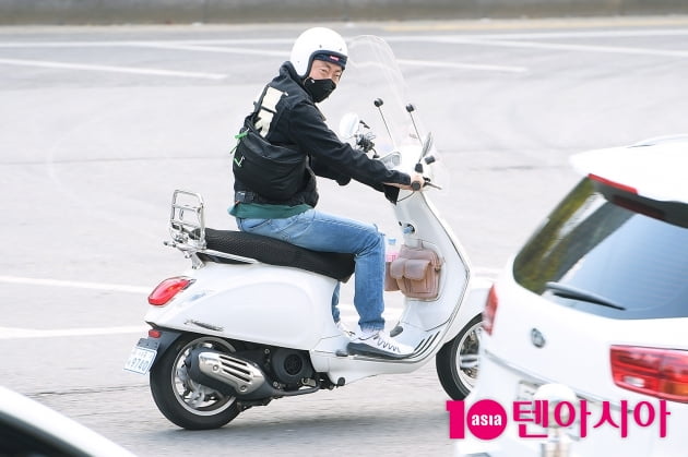 [TEN 포토] 박명수 '나홀로 퇴근길'