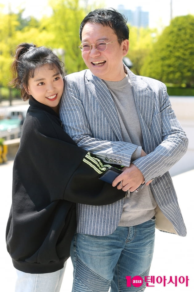[TEN 포토] 요요미 '사랑스러운 아빠 바보'