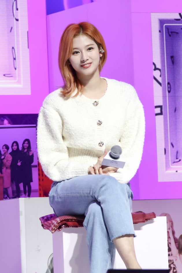 [TEN 포토] 트와이스 사나 '로맨틱 꽃미모'