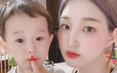 최민환♥율희 아들 재율, 사랑스런 눈웃음에 '심쿵'…속눈썹 미남이네