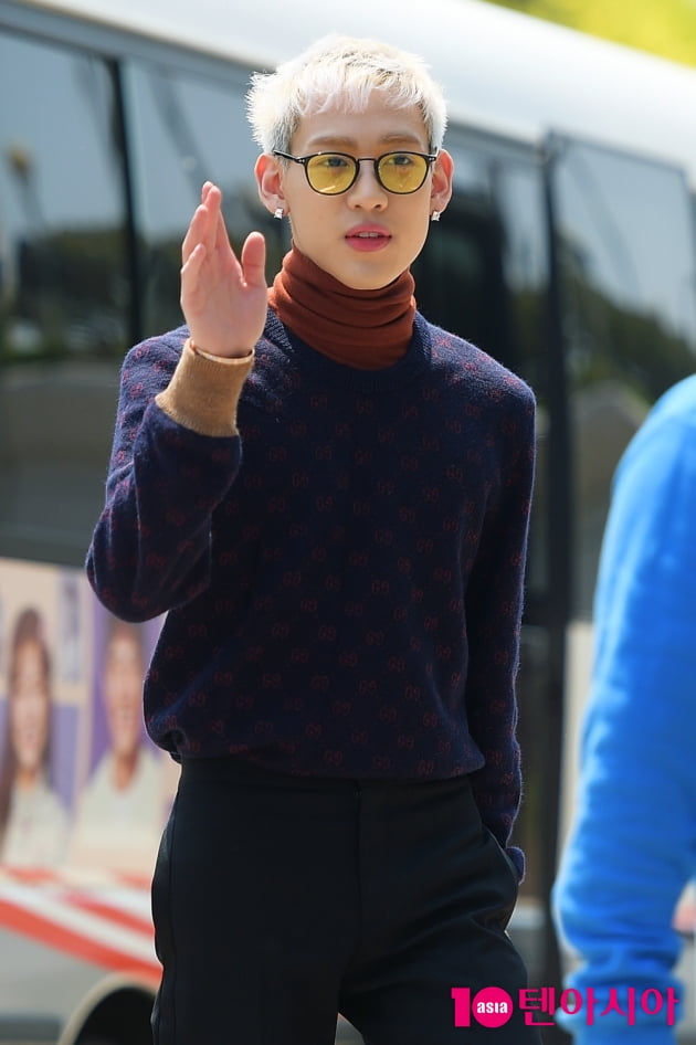 [TEN 포토] 갓세븐 뱀뱀 '화사한 방송국 출근길'