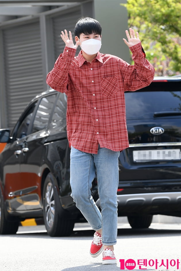 [TEN 포토] 미스터트롯 김희재 '훈내가 폴폴~'