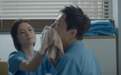 '슬의' 조정석, 전미도에게 세수 부탁 "좀 씻겨줘"