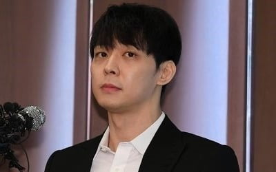 "9만원 이미 결제 했는데"…박유천, 화보집 배송 연기는 "코로나19 탓"