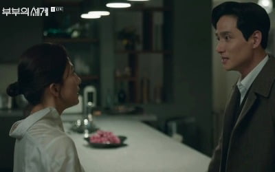 '부부의 세계' 김희애X박해준, 뜨거운 키스…재결합할까?