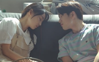 '화양연화' 박진영·전소니, 떨리는 첫 키스 1초 전 포착