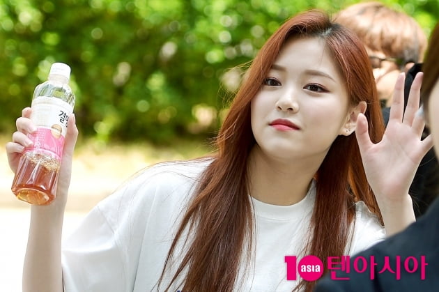 [TEN 포토] 이달의소녀 현진 '장난기 가득한 인사'