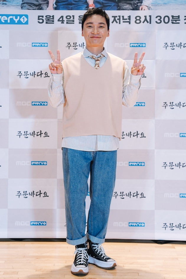 [TEN 포토] '주문 바다요' 조재윤, '귀엽게 브이'