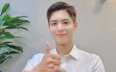 박보검, '덕분에 챌린지' 동참…8대2 가르마에도 잘생김 폭발