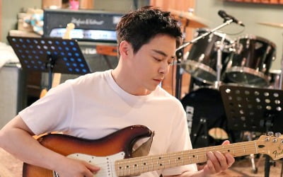 '슬기로운 의사생활' 조정석, 기타 연습 비하인드 보니…'훈훈'