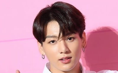 방탄소년단 정국, 커버 영상 하나로 전 세계 SNS 올킬