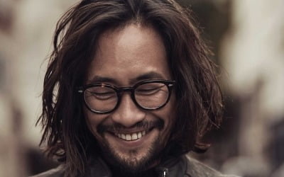 류승범, 샘컴퍼니와 전속 계약…황정민·박정민과 한식구 [공식]