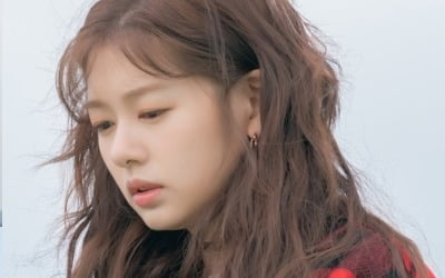 '영혼수선공' 신하균X정소민, 아슬아슬 옥상 난간 대치 '일촉즉발'