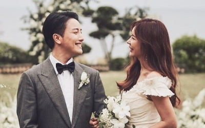 김준희, 연하 훈남 남편 사진 공개…영화 같은 제주도 스몰 웨딩