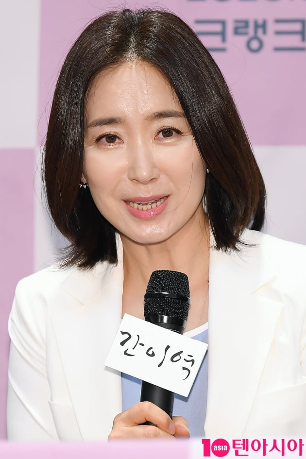 [TEN 포토] 윤유선 '아름다운 미모'