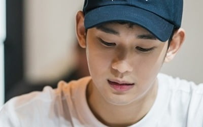 김수현 드디어…'사이코지만 괜찮아' 대본리딩 현장 공개