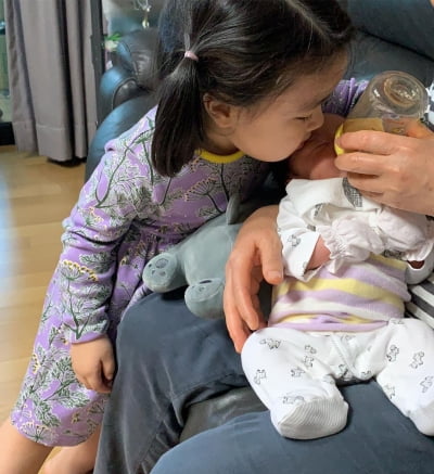 이윤지 "둘째 이름은 정소울, 출생신고 마쳤어요"…사랑스런 라니-소울 자매