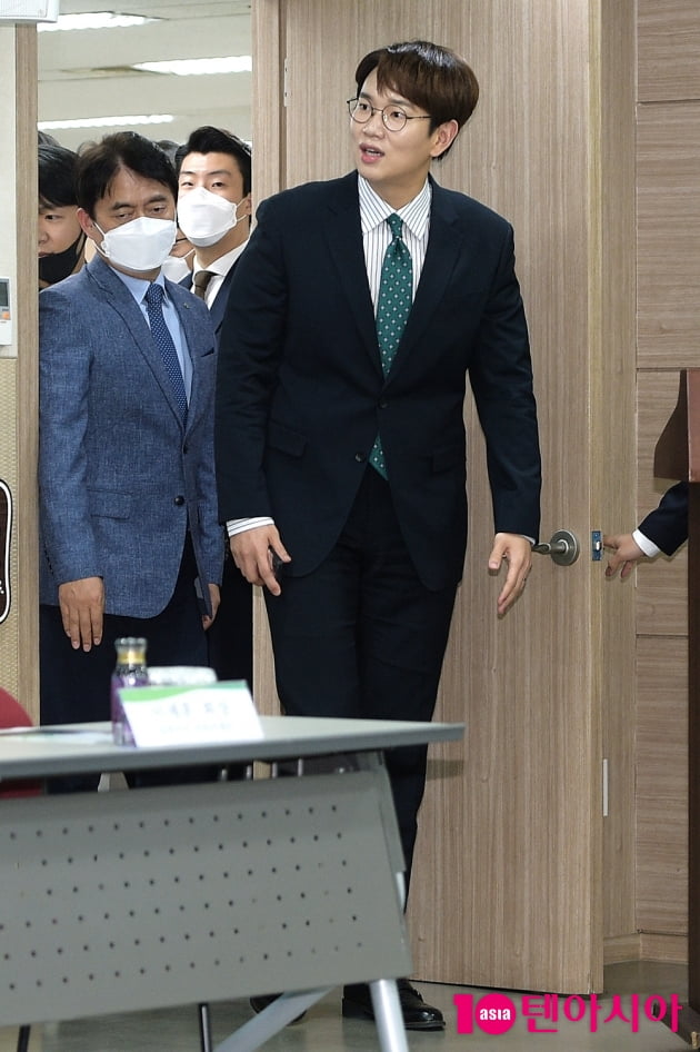 [TEN 포토] 장성규 '뜨거운 환호에 어리둥절'