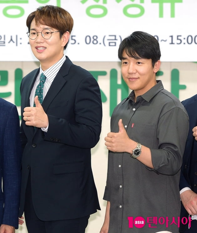[TEN 포토] 장성규 '멋진 매니저 친구와 함께 선행'