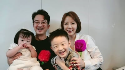 정준호♥이하정, 아이들이 준 카네이션 달고 '웃음 만개'…단란한 가족