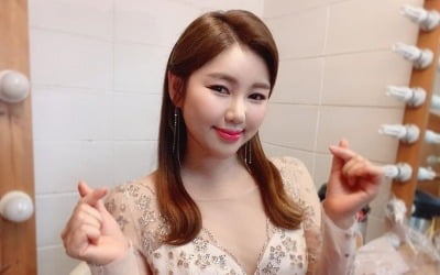 송가인, '미스트롯' 콘서트 재개 홍보 "오실 분 손!"…팬들 기대감UP