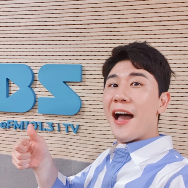 '허리케인 라디오' 영탁 / 사진 = TBS 제공